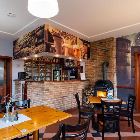 Srbsko Hotel U Berounky מראה חיצוני תמונה