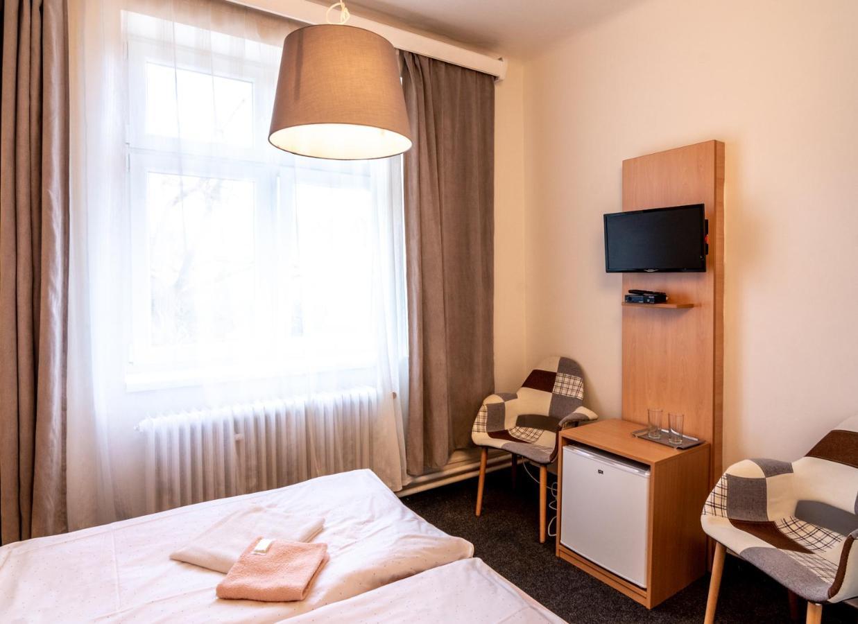 Srbsko Hotel U Berounky מראה חיצוני תמונה