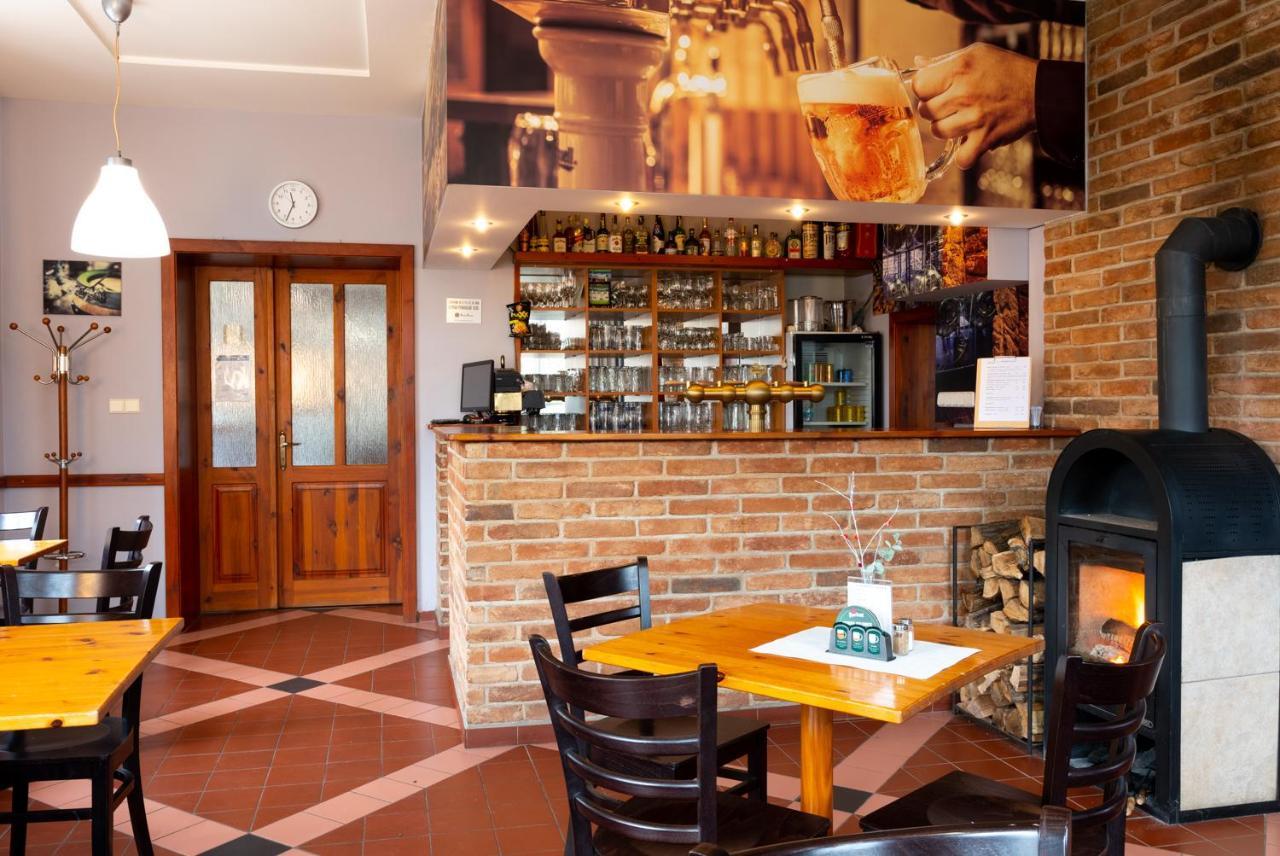 Srbsko Hotel U Berounky מראה חיצוני תמונה